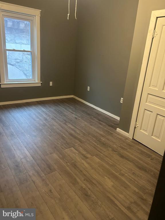 Building Photo - 17 N Main St