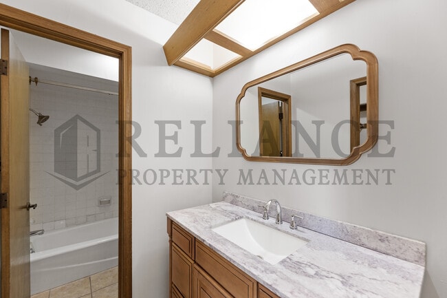 Building Photo - 1518 S Todd Pl