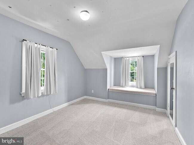 Building Photo - 404 S George Mason Dr