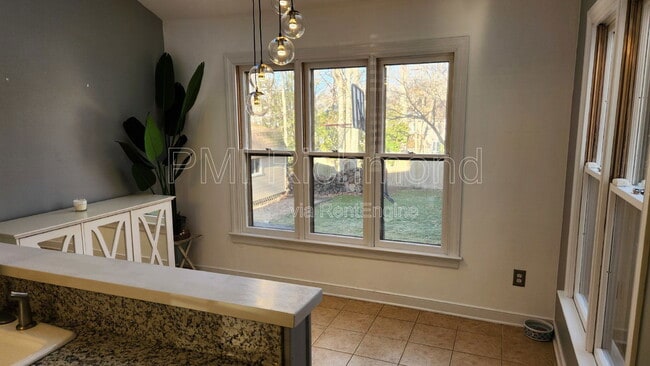 Building Photo - 2018 Cambridge Dr