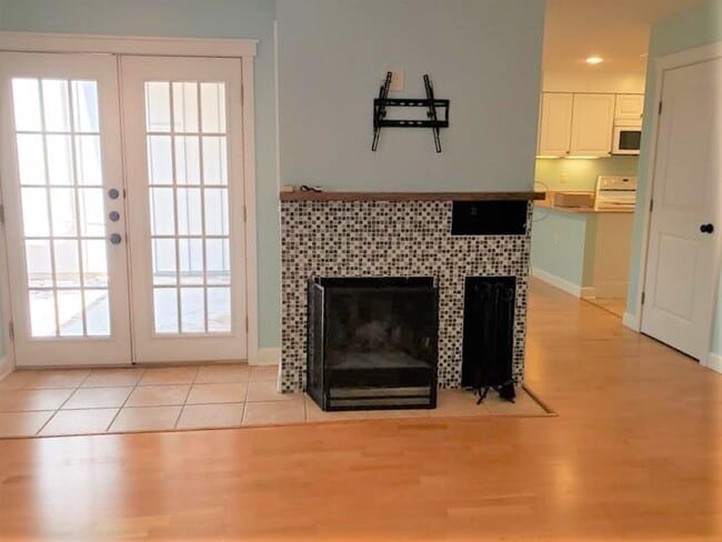 Building Photo - 2002 Voltaire Dr