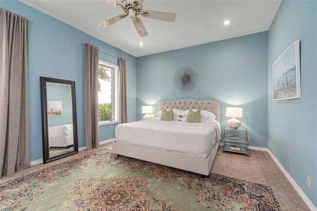 Building Photo - 2102 Paisano Rd