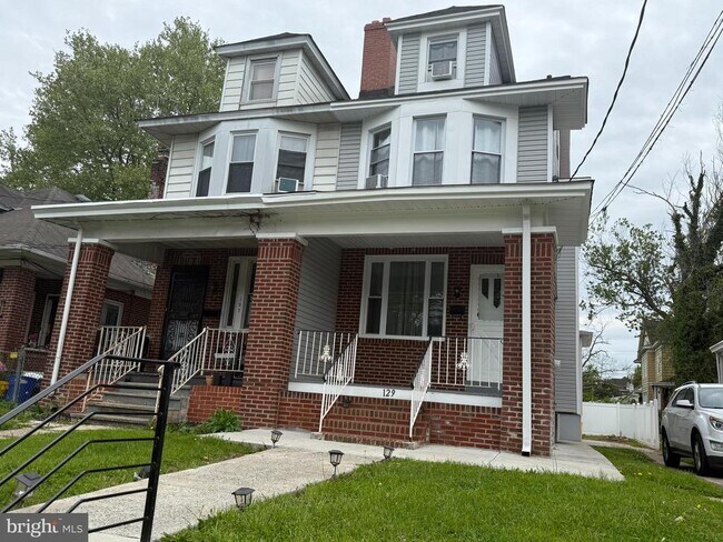 Building Photo - 129 Clearfield Ave