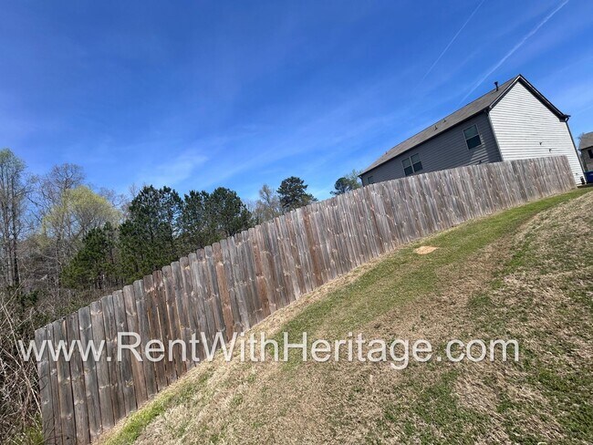 Building Photo - Custom DR Horton Home in Popular Overlook at Camp Creek/ Attention to Detail / Fantastic Location