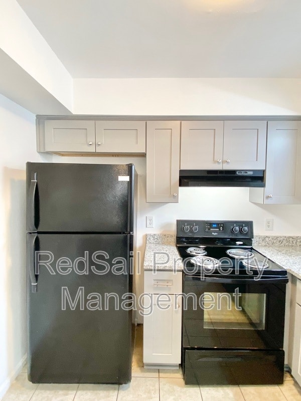 Building Photo - 393 Jury Ln