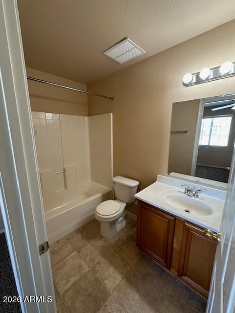 Building Photo - 2834 E Tracy Ln