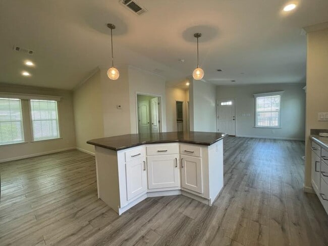 Building Photo - 6291 Birch Ln