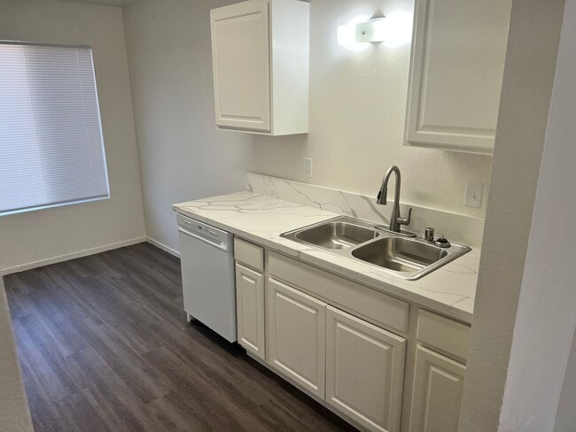 Building Photo - 4418 White Ln