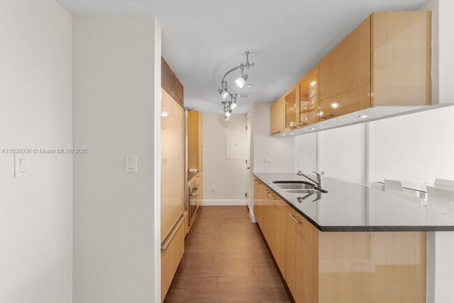 Building Photo - 6801 Collins Ave