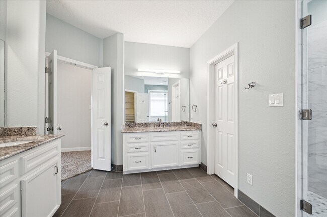 Building Photo - 20334 Hampshire Rocks Dr