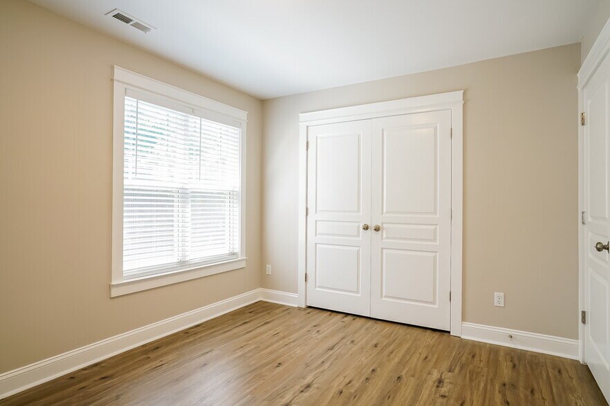 Building Photo - 200 Collinsworth Dr