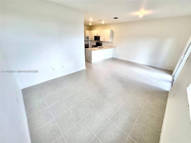 Building Photo - 2490 SE 29th St