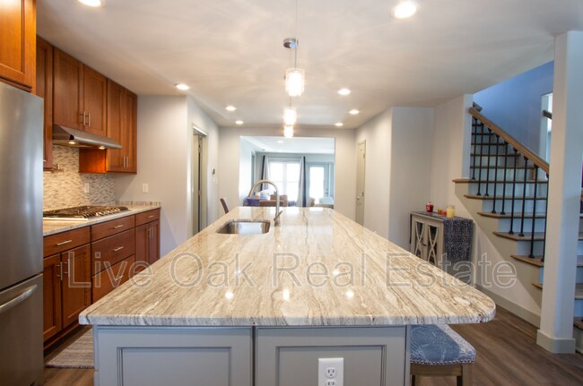 Building Photo - 501 Delaware Ave