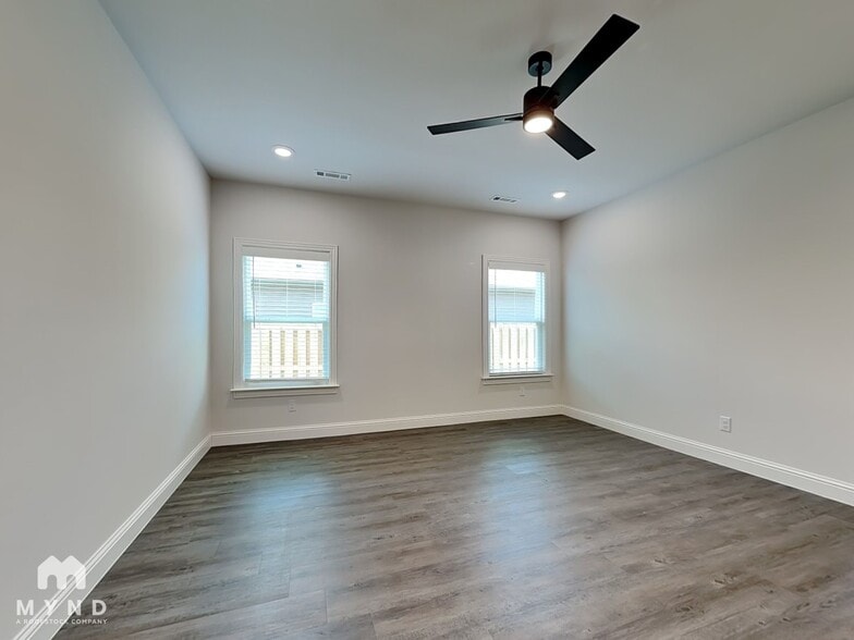 Building Photo - 1120 Sunshine Ct
