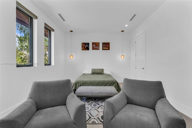 Building Photo - 6120 SW 80th St