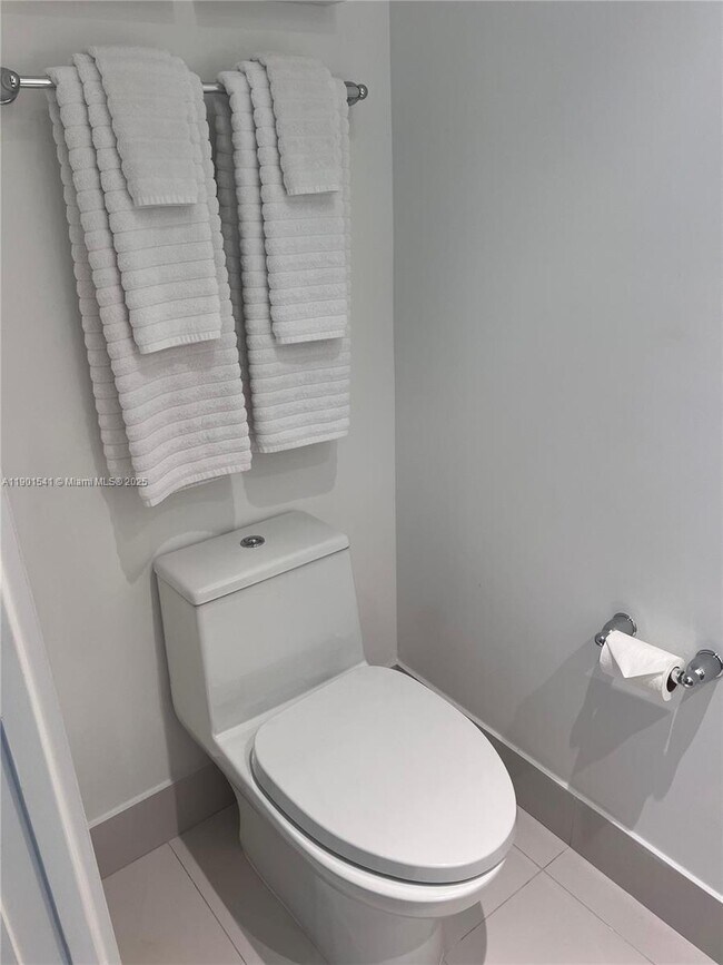 Building Photo - 501 NE 31st St