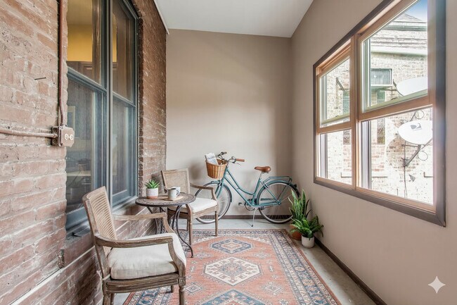 Building Photo - 3351 S Union Ave