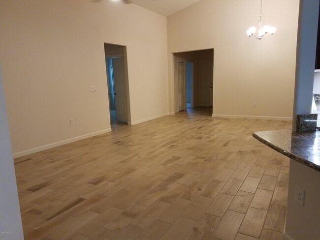 Building Photo - 1536 Fuji Dr