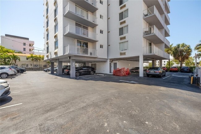 Building Photo - 1255 Collins Ave