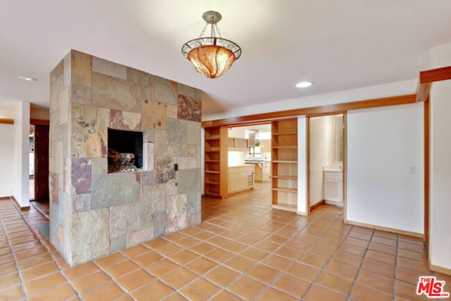 Building Photo - 5942 Paseo Cyn Dr