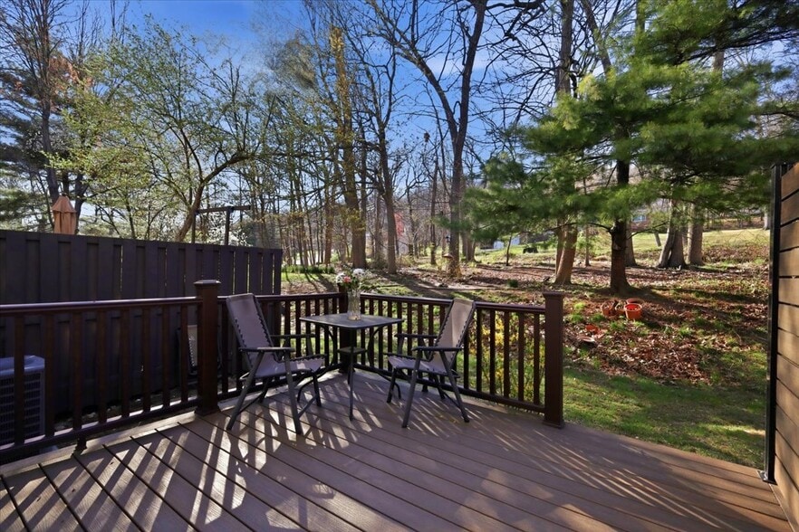 Building Photo - 203 Tallwood Ln