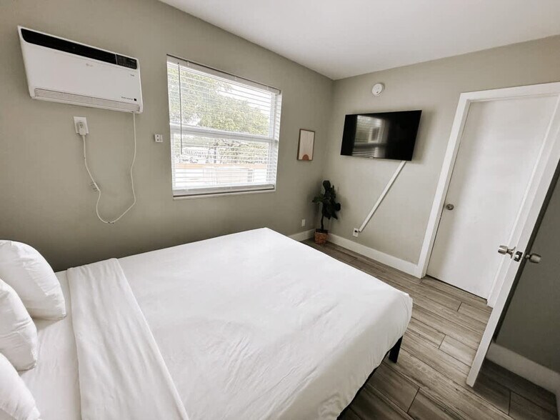 Building Photo - 50 Davie Blvd