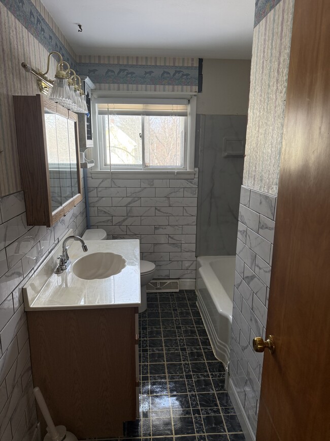 Building Photo - 2416 Oregon Ave