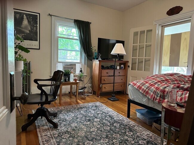 Building Photo - 263 Auburndale Ave