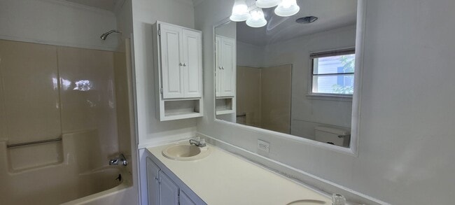 Building Photo - 3 bedroom 2 bathroom mobile home in Quarry...