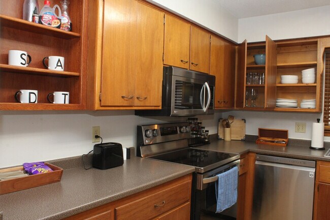 Building Photo - 202 NW Sharmin Dr