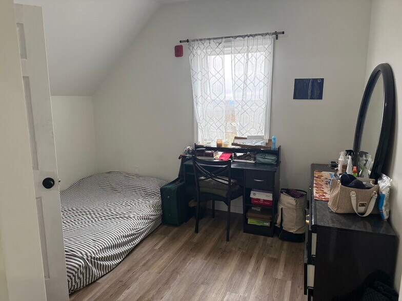 Building Photo - 20 Graham St