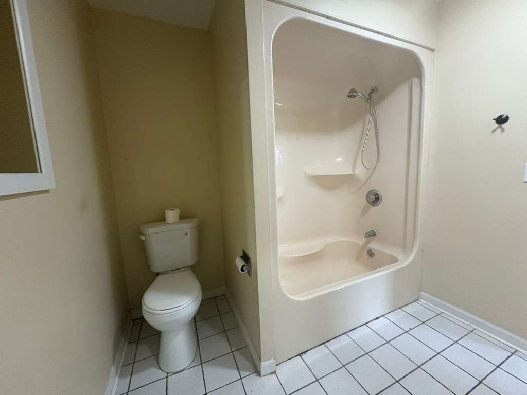 Building Photo - 156 Warner St