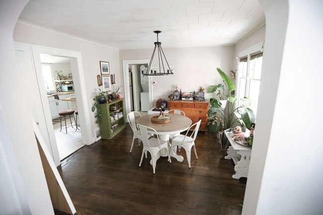 Building Photo - 826 Pennoyer Ave