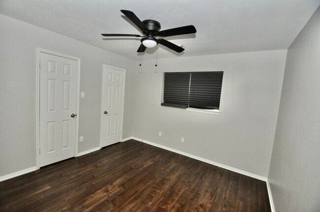 Building Photo - 8819 Hedgestone Ct