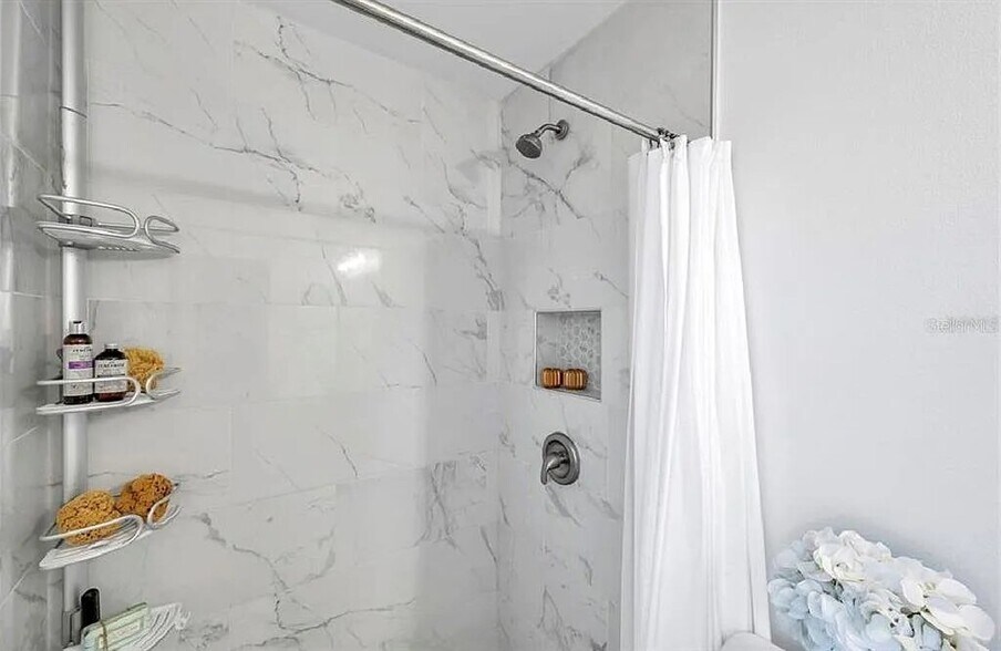 Building Photo - 2873 Sarah Dr