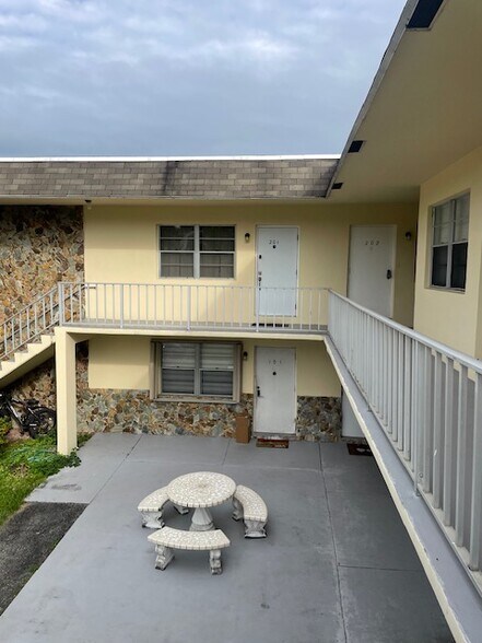 Building Photo - 1449 N 14th Way