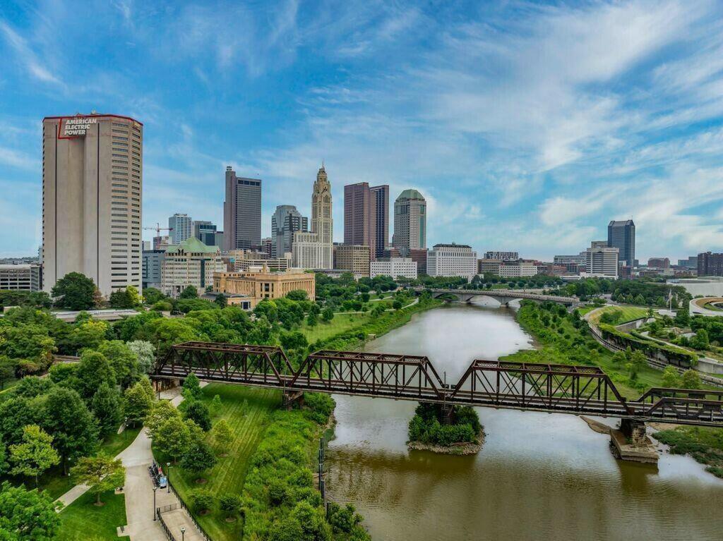 Building Photo - 250 W Spring St