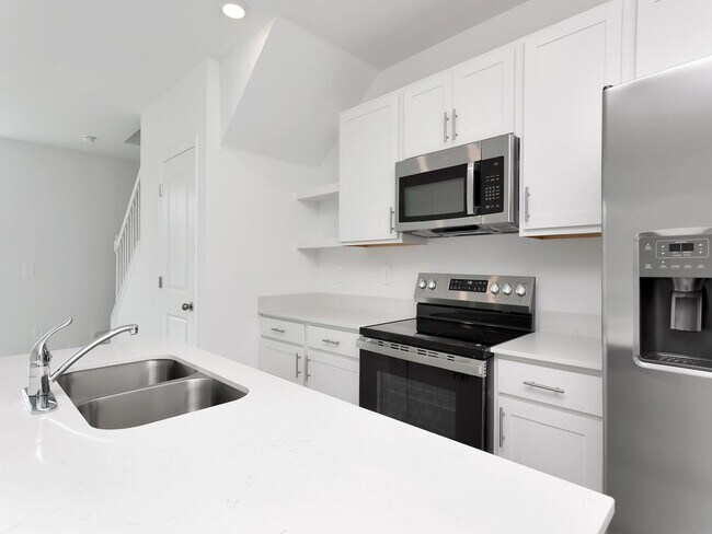 Building Photo - Brand-New 3BR/2.5BA Townhouse for Rent in Lakewood Ranch — $2,300/Month, Internet & Lawn Care Inc...
