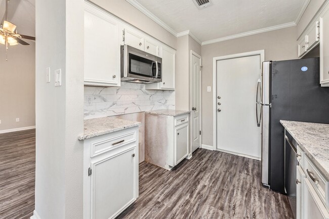 Building Photo - 3900 Sioux Cir