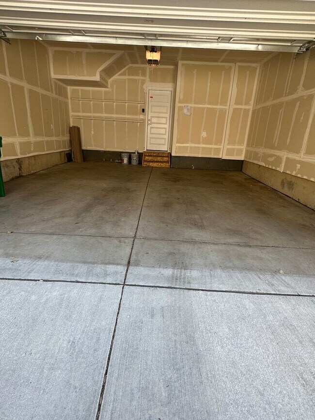 Building Photo - Newer Construction Home Ready NOW