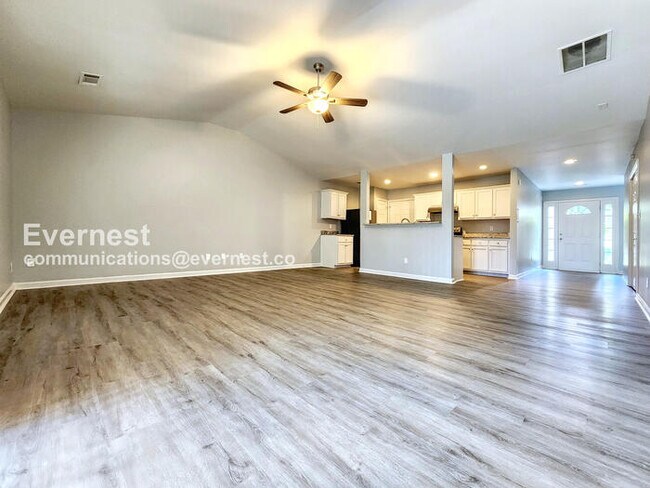 Building Photo - 2175 Red Oak Cir