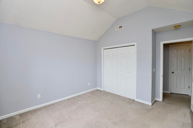 Building Photo - 60 Vinca Ct