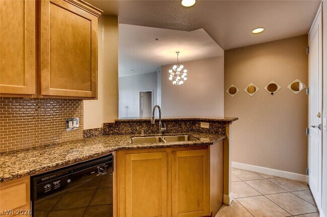 Building Photo - 67 E Agate Ave