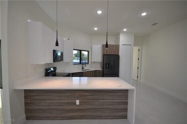 Building Photo - 2416 Diplomat Pkwy W