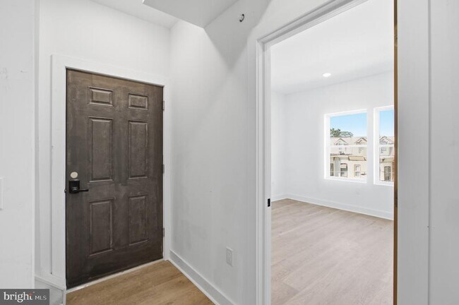 Building Photo - 669 N 39th St