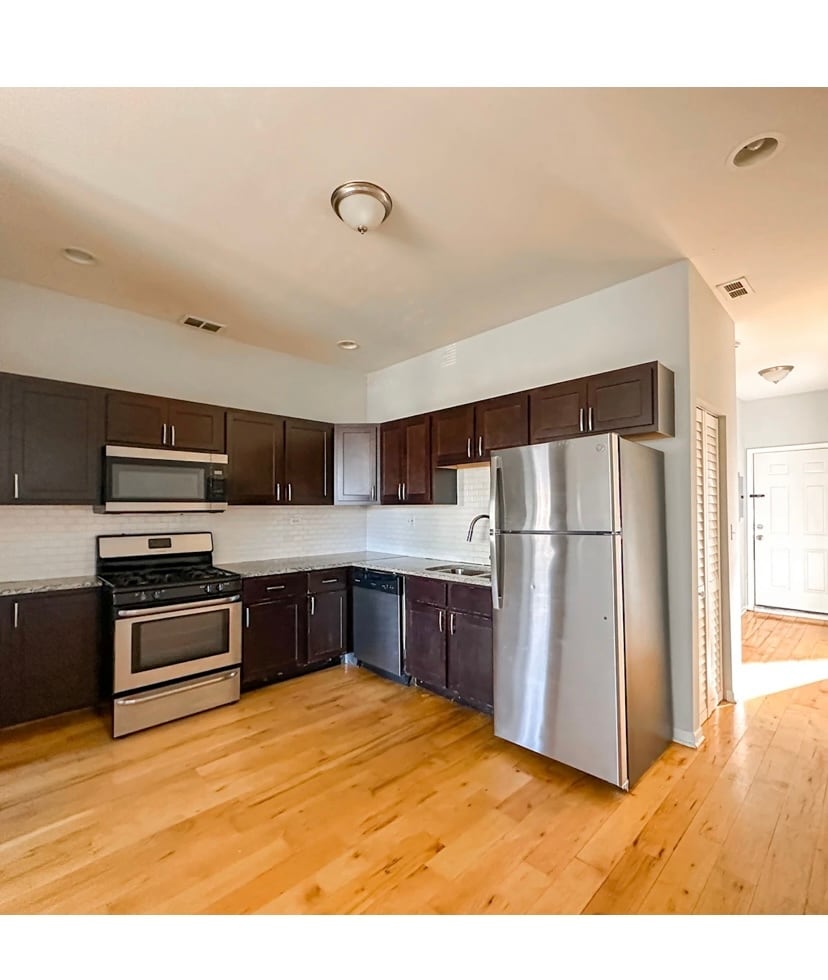 Building Photo - 3811 W Hirsch St