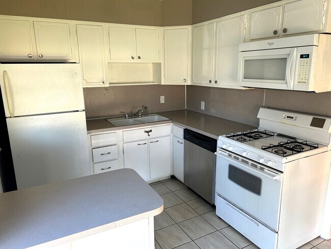 Building Photo - 4514 E 4th Pl