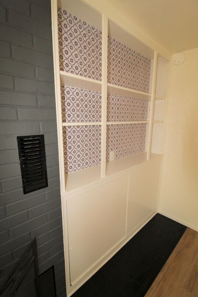 Building Photo - Midtown Ventura Studio with Great Amenities!