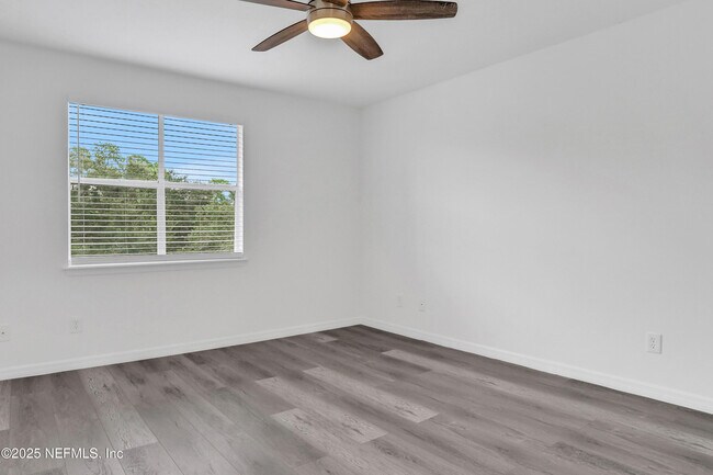 Building Photo - 7 Arbor Club Dr
