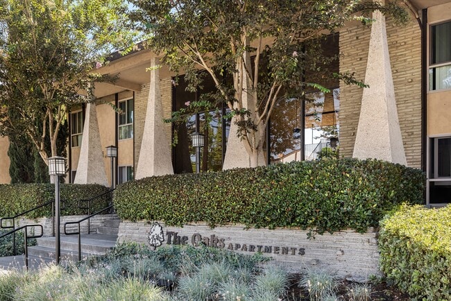 Primary Photo - The Oaks Apartments
